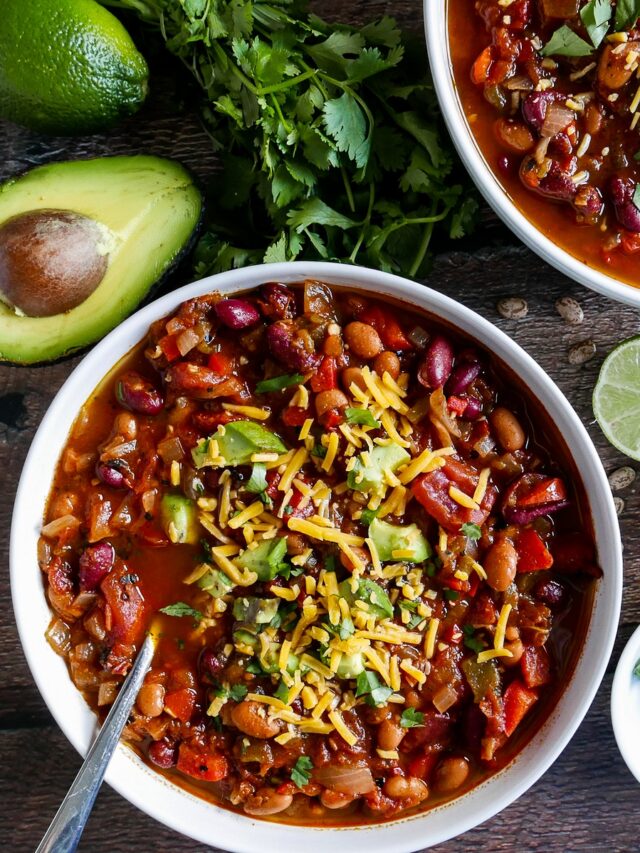 How To Make Thick and Hearty Vegetarian Chili • Gastronotherapy