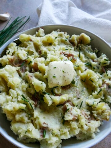 red skin mashed potatoes with garlic in a bowl