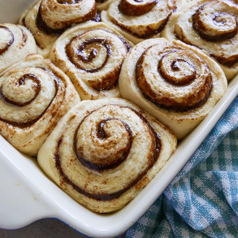 How to Reheat Cinnamon Rolls (4 easy methods) Gastronotherapy