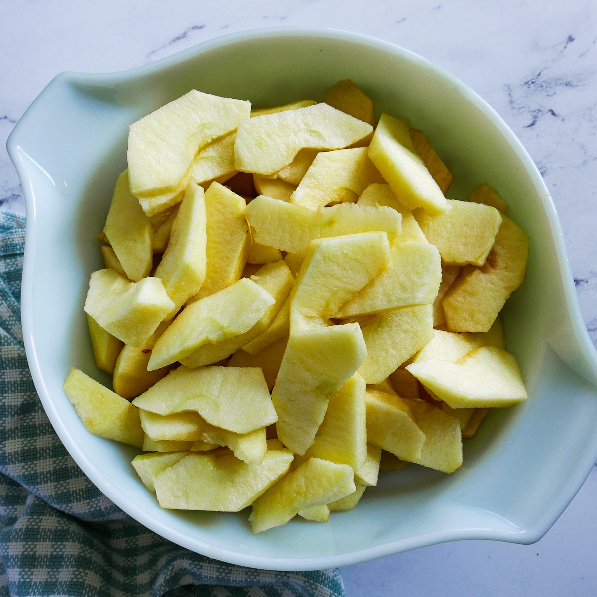 apples-in-bowl.jpg peeled, cored, and sliced apples in a large bowl.