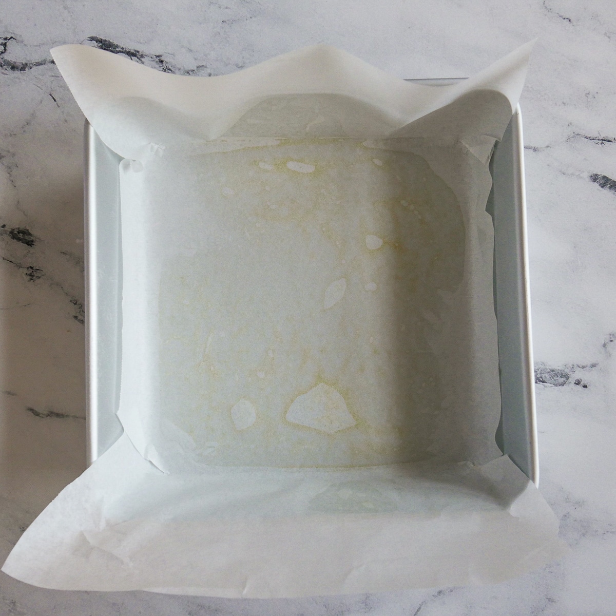 8x8" metal baking pan lined with parchment paper.