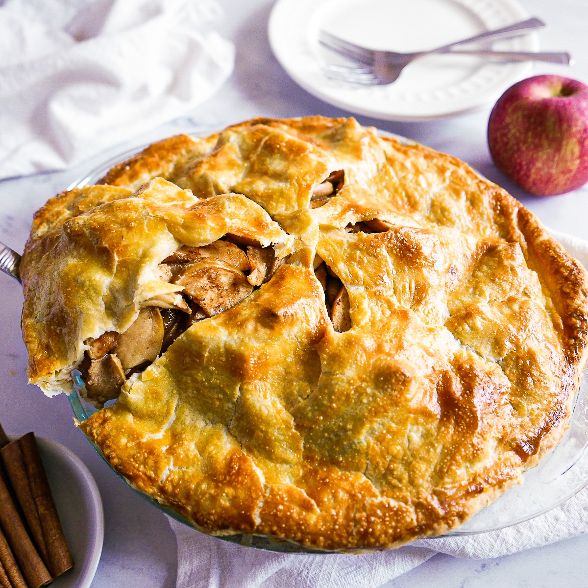 Slice of apple pie being served.