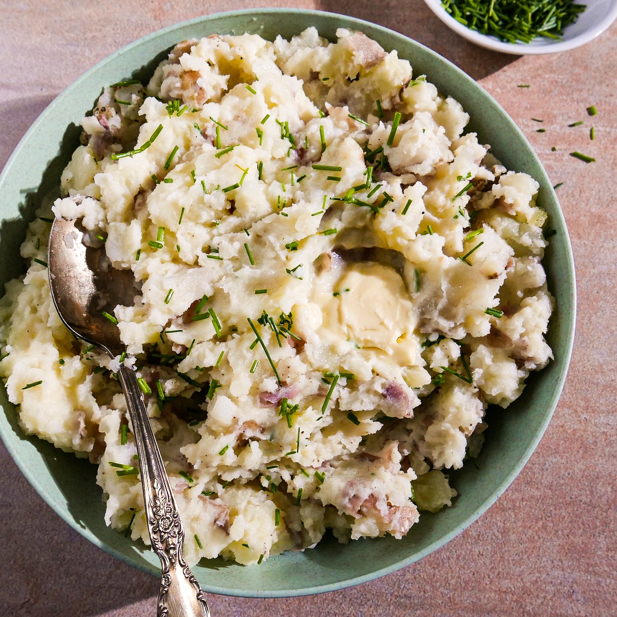 Creamy mashed potatoes garnished with fresh chives. 