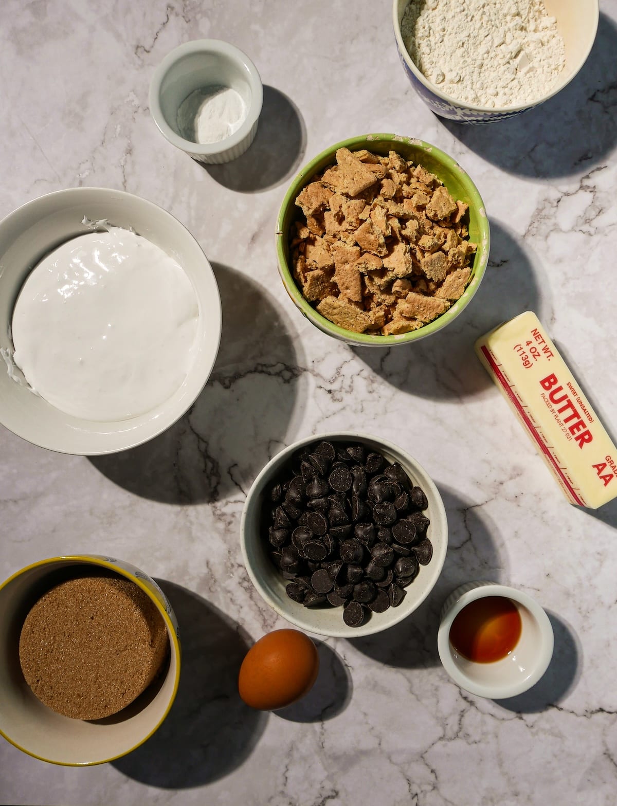 s'mores-bar-ingredients.jpg s'mores bar recipe ingredients on table.