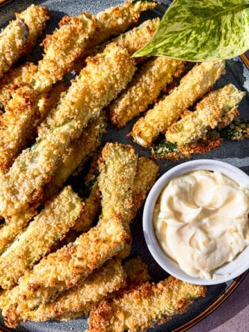 Crispy zucchini fries with aioli dipping sauce.